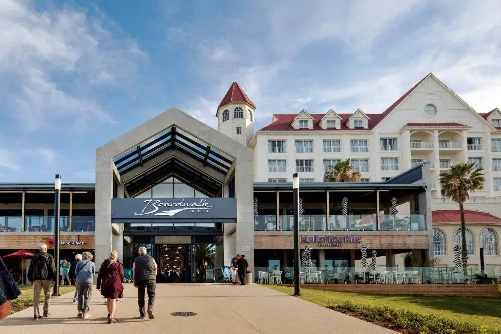 Port Elizabeth Attractions - Port Elizabeth Beachfront Accommodation + Self Catering Accommodation